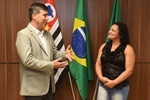 Pedro Kawai parabeniza agente de saúde em projeto socioambiental