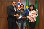Paulo Campos entregou voto de congratulações a Aguinaldo Soares nesta segunda-feira
