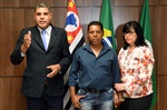 Paulo Campos entregou voto de congratulações a Aguinaldo Soares nesta segunda-feira