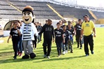 Estádio Barão da Serra Negra recebeu, nesta terça-feira, autoridades para comemorar a marca de 10 mil crianças atendidas no projeto Clinica Hyundai de Futebol Infantil