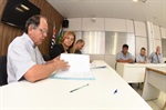Vereadores analisaram as proposituras na sala de reuniões do segundo andar do prédio anexo da Câmara