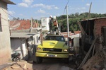 Prefeitura e CPFL começaram a instalar os postes nesta quinta-feira