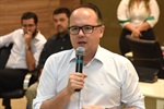 O diretor do Departamento Legislativo, Fábio Dionísio, durante a apresentação das propostas dos convênios