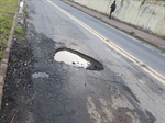 Motoristas e moradores reclamavam dos buracos 