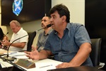 Questionamentos à proposta do Executivo foram apresentados pelos docentes aos vereadores, em reunião no plenário da Câmara