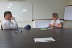 Pedro Kawai foi recebido pela assessora técnica Marcela Doni