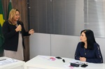 A vereadora Coronel Adriana com a secretária municipal de Desenvolvimento Social, Eliete Nunes