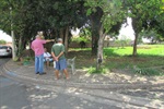 Gilmar Rotta acompanha revitalização de área verde no bairro Eldorado