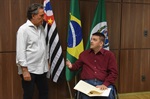 André Bandeira entregou a moção de aplausos em homenagem à Societá Italiana