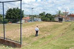 Dirceu verifica necessidade de manutenção em espaço de lazer do Jardim Antúrios