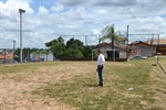 Dirceu verifica necessidade de manutenção em espaço de lazer do Jardim Antúrios