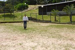 Dirceu verifica necessidade de manutenção em espaço de lazer do Jardim Boa Esperança