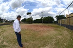 Dirceu fiscaliza campo de areia no bairro Monte Rey I
