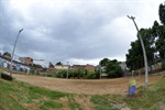 Comunidade solicita a substituição da areia da quadra do local por concreto.