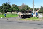 Funcionários da Prefeitura durante o trabalho de sinalização no local