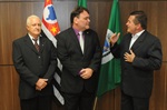 Entrega da homenagem aconteceu na sala da presidência nesta segunda-feira (5)