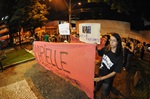 Ativistas estenderam faixas e acenderam velas em ato em memória a Marielle e Anderson