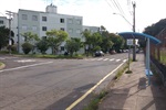 Nova localização fica mais próxima ao poste de iluminação e entrada do condomínio