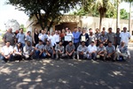 Kawai com funcionários da empresa Butilamil.