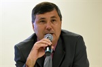 O vereador Pedro Kawai durante a reunião pública