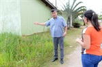 Acúmulo de água em terreno no Pau Queimado gera insegurança em proprietária