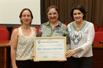 Palestrantes receberam quadro alusivo em homenagem a participação