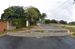Alameda, construída na rua Amália Bottene de Castro, é motivo de reclamações de moradores.