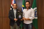 Homenageado esteve na Câmara acompanhado dos filhos