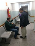 Paraná percorre as dependências do pronto socorro e conversa com pacientes