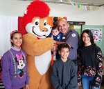 Coronel Adriana participou da entrega do certificado de conclusão do Proerd aos 135 alunos do 5° ano da Escola Estadual Prof° Mirandolina de Almeida Canto do Proerd de 135 alunos. 