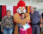 Coronel Adriana participou da entrega do certificado de conclusão do Proerd aos 135 alunos do 5° ano da Escola Estadual Prof° Mirandolina de Almeida Canto do Proerd de 135 alunos. 
