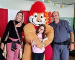 Coronel Adriana participou da entrega do certificado de conclusão do Proerd aos 135 alunos do 5° ano da Escola Estadual Prof° Mirandolina de Almeida Canto do Proerd de 135 alunos. 