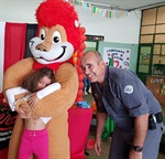 Coronel Adriana participou da entrega do certificado de conclusão do Proerd aos 135 alunos do 5° ano da Escola Estadual Prof° Mirandolina de Almeida Canto do Proerd de 135 alunos. 