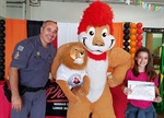 Coronel Adriana participou da entrega do certificado de conclusão do Proerd aos 135 alunos do 5° ano da Escola Estadual Prof° Mirandolina de Almeida Canto do Proerd de 135 alunos. 