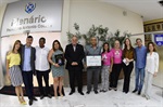Com integrantes da Associação Ilumina, em homenagem pelo trabalho de prevenção do câncer