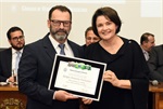 Sérgio Antonio Fortuoso, superintendente da Acipi (Associação Comercial e Industrial de Piracicaba), homenageado pela vereadora Nancy Thame (PSDB)
