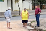 Antônio Moreira e Antonio Ronaldo Moreira, pai e filho, conversaram com vereador