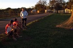 Moradores aproveitaram para pedir refletor no campo ao final da rua Miguel de Cillo