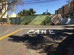 Sinalização está visível e auxilia motoristas