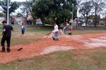 Depois, moradores fizeram o plantio da grama