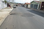 Rua João Gimenes tem mais problemas: vazamento e buraco