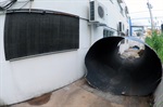 Caixa d'água cedeu e quebrou duas janelas em novembro do ano passado