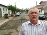 Tozão compareceu ao local para verificar os buracos