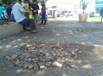 Calçamento da praça localizada na avenida Armando de Salles Oliveira, no Centro