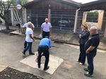 Coronel Adriana esteve com moradores e engenheiros da Prefeitura em Santa Terezinha