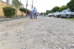 Na Vila Sônia, Dirceu conferiu trecho de rua sem asfalto