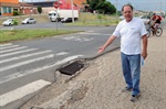 Longatto aponta danos em calçada na avenida Corcovado, em Santa Teresinha