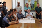 Anúncio da construção da base da 5ª Companhia em Santa Teresinha lotou sala de reuniões no Centro Cívico