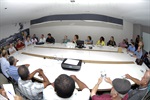 O presidente da Câmara, Gilmar Rotta, e o prefeito Barjas Negri participaram da reunião, na sede do Sindicato dos Metalúrgicos