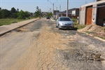 Asfalto na rua do Vem Viver apresenta problemas em toda extensão da via